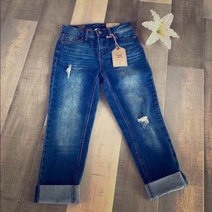 NWT Lightly Distressed Straight Leg Crop Jeans